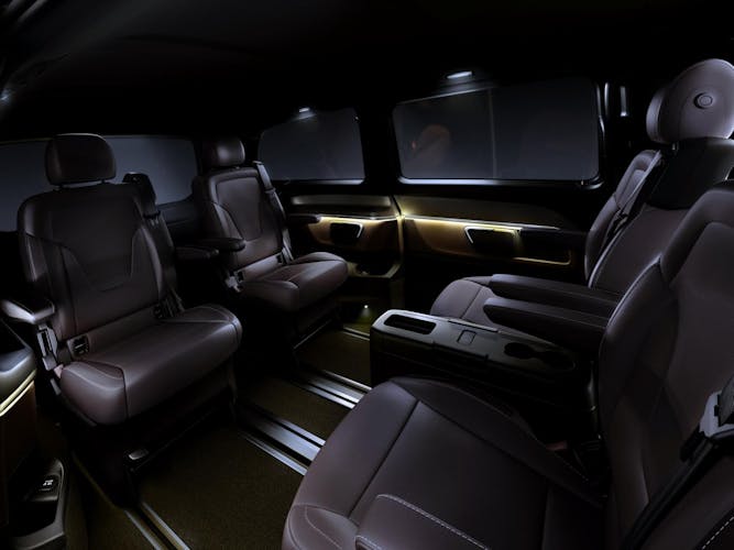 Private transfer from Paris trains stations in a luxury Minivan