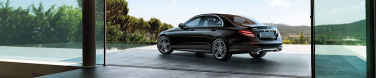Private transfer service from Paris airports in an executive Sedan