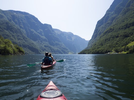 Excursión combinada en canoa por el río Voss, bicicleta de montaña y kayak por el fiordo