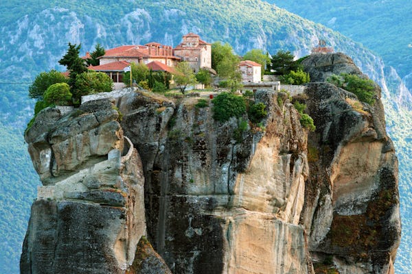 Meteora and Leonidas with 300 spartans battlefield guided tour