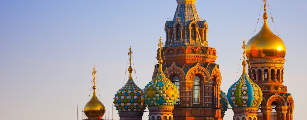 Saint-Pétersbourg : les sanctuaires de la perspective Nevski avec l'église du Sauveur sur le sang