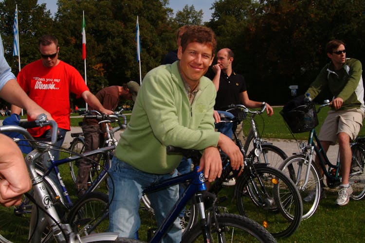 Guided bike tour through Munich with English Garden and Isar meadows