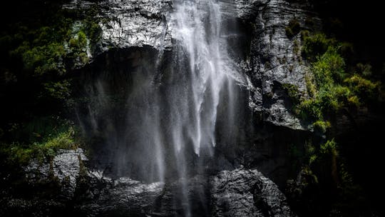 Diyaluma Falls und Ravana's Cave Tour von Ella
