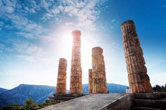Spa termal antigo, oráculo de Delphi e visita guiada ao campo de batalha dos espartanos