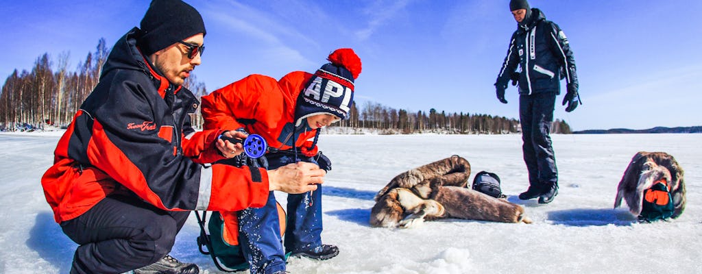 Saariselka safari en moto de nieve de día completo con pesca en hielo