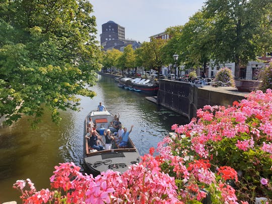 The Hague: boat tour and bike rental