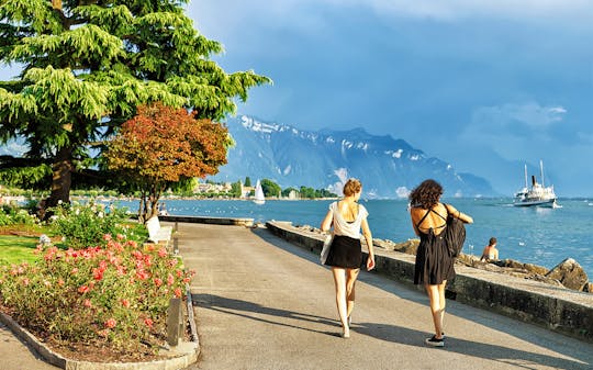 2-hour walking guided tour in Vevey