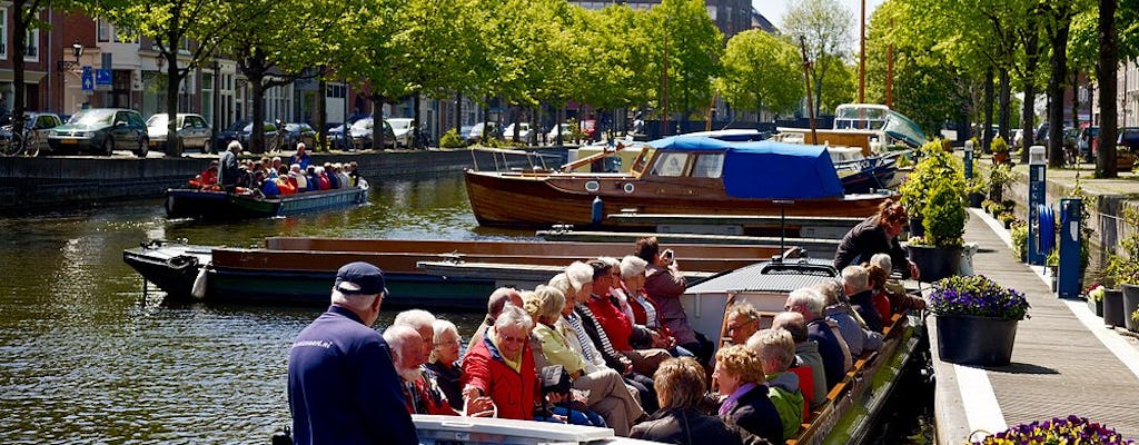 Guided canal cruise in The Hague