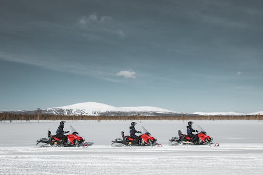 Safari em motos de neve para iniciantes em Levi