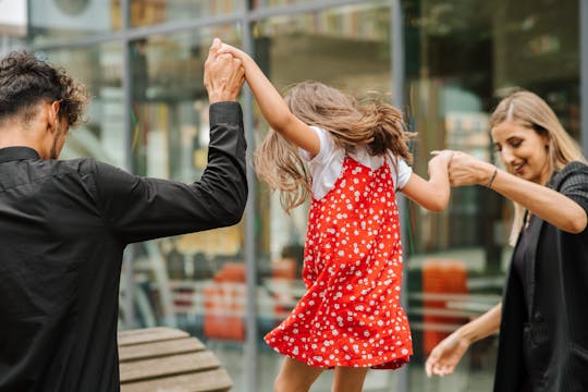 Family guided walking tour in Delft