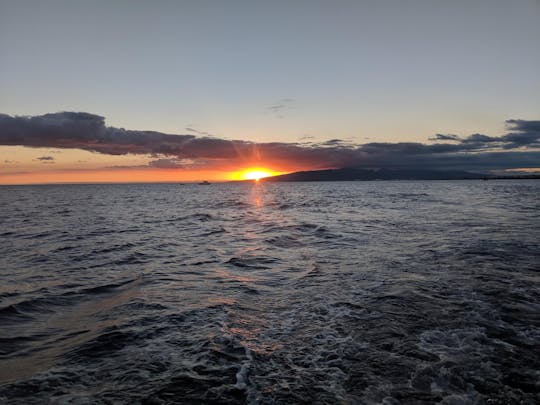 Crociera al tramonto sulla costa meridionale di Oahu