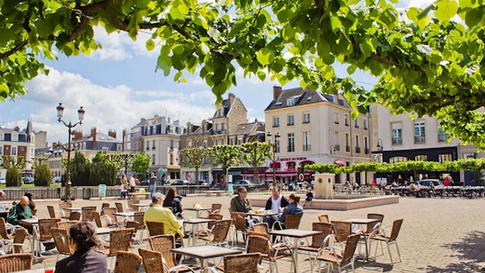 Self guided tour with interactive city game of Reims