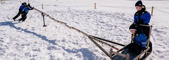 Apukka śnieżny, pełen zabawy dzień w Rovaniemi