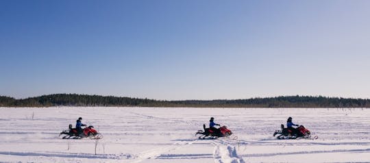 Experiencia salvaje en motos de nieve en Rovaniemi