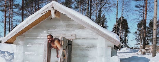 Experiência de sauna ártica no resort Apukka