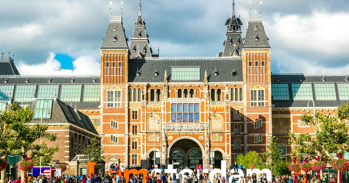 Visit Museum Square