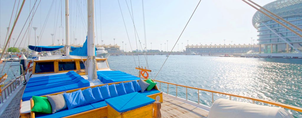 Dubai: tour in barca a vela in caicco con barbecue e nuoto