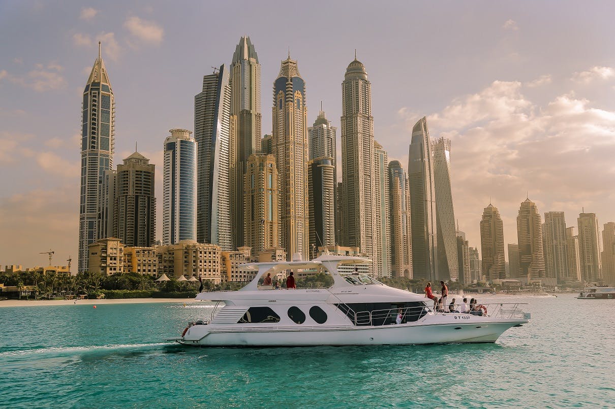 Excursion de 2 heures en matinée ou en yacht au clair de lune à la marina de Dubaï