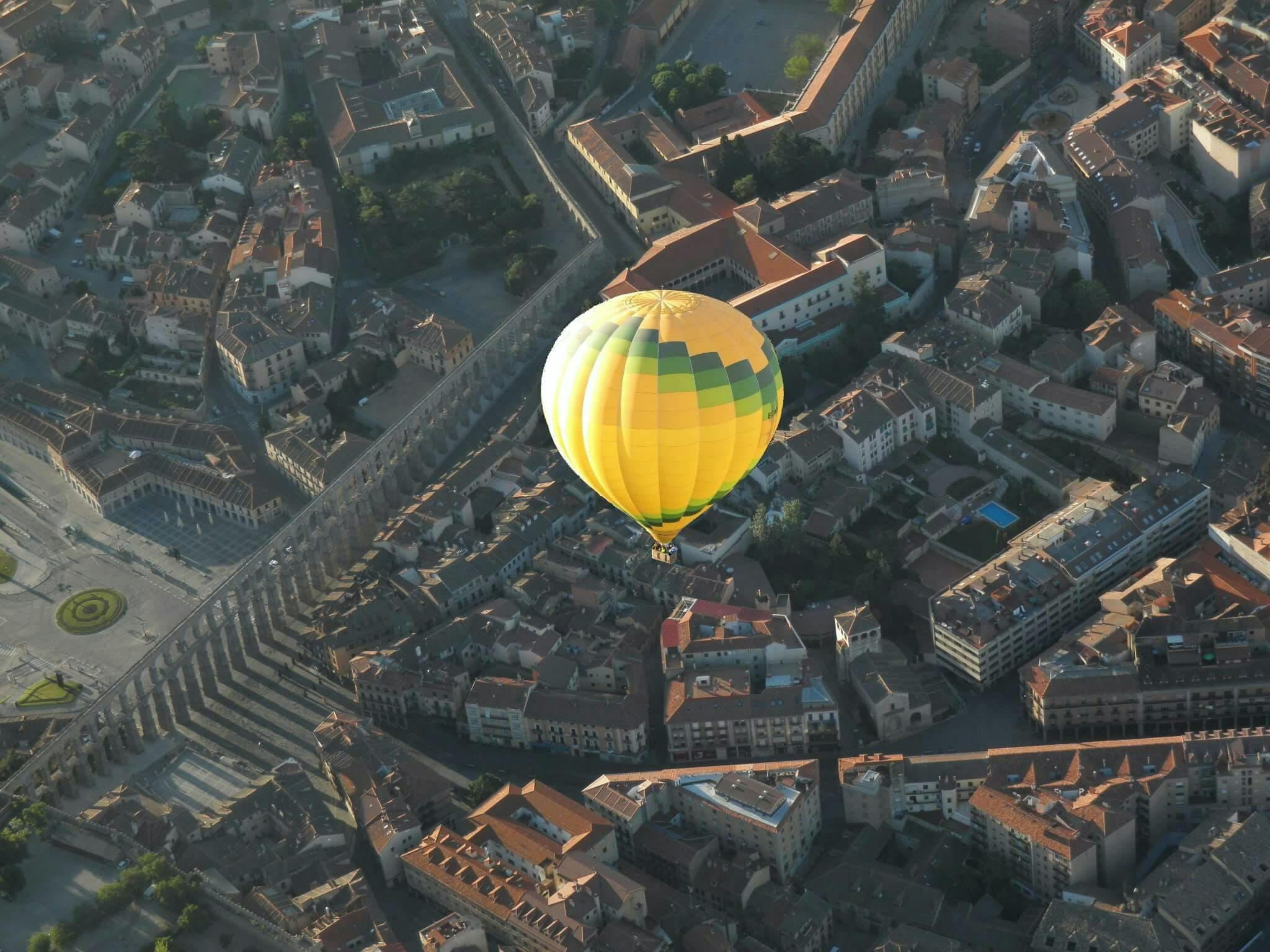 Lot balonem na ogrzane powietrze w Segowii
