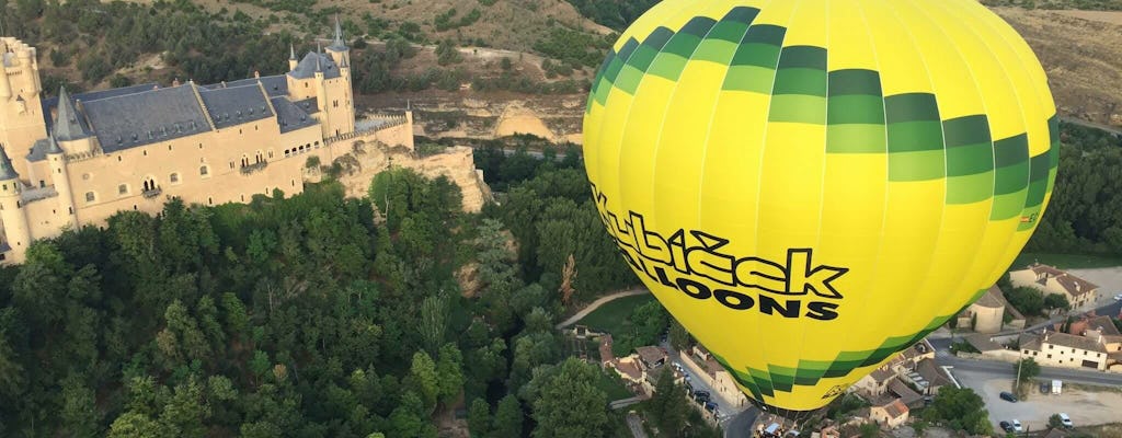 Voo de balão de ar quente em Segóvia com transfer saindo de Madrid