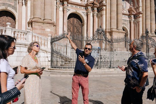 Malaga walking tour pass with 2 guided and 5 self-guided routes