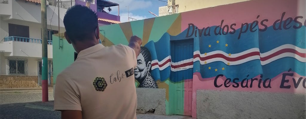 Excursão a pé pela arte de rua de Santa Maria com tapas