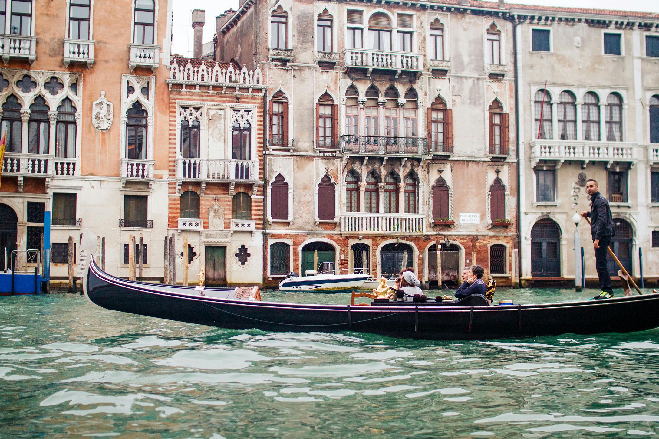 Tour a piedi per piccoli gruppi di Venezia con giro in gondola