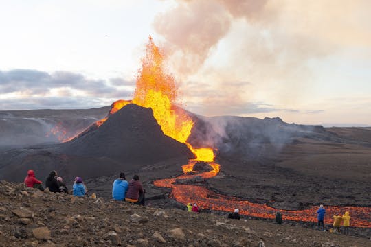 Reykjavik kleine groepsreis naar de uitbarsting van Geldingadalir