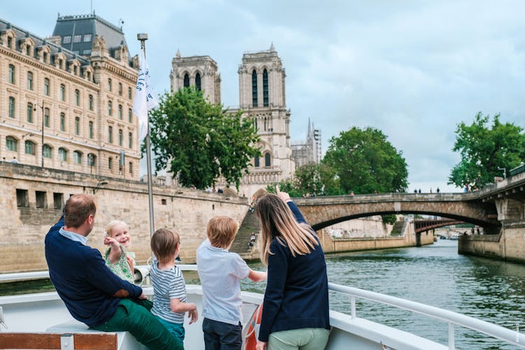 Sightseeing cruise tickets with live guide
