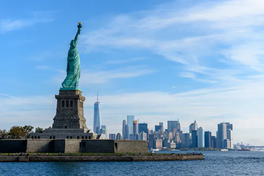 Wycieczka z przewodnikiem po Statule Wolności i Ellis Island w języku francuskim
