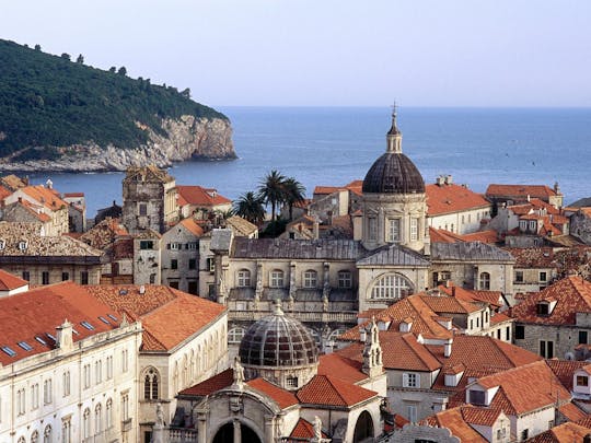 Tour privado a pie por las murallas de la ciudad de Dubrovnik con entradas