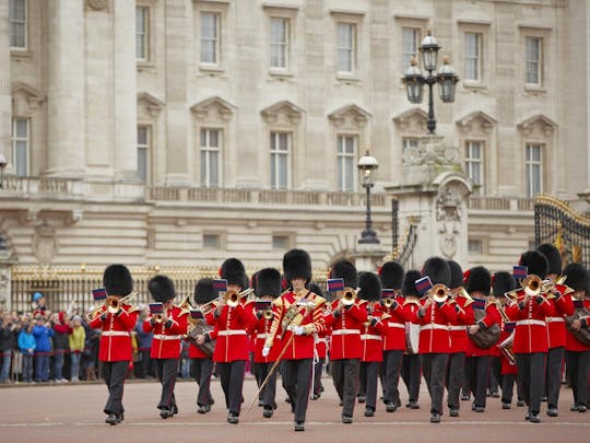 Changing of the Guard walking tour in London