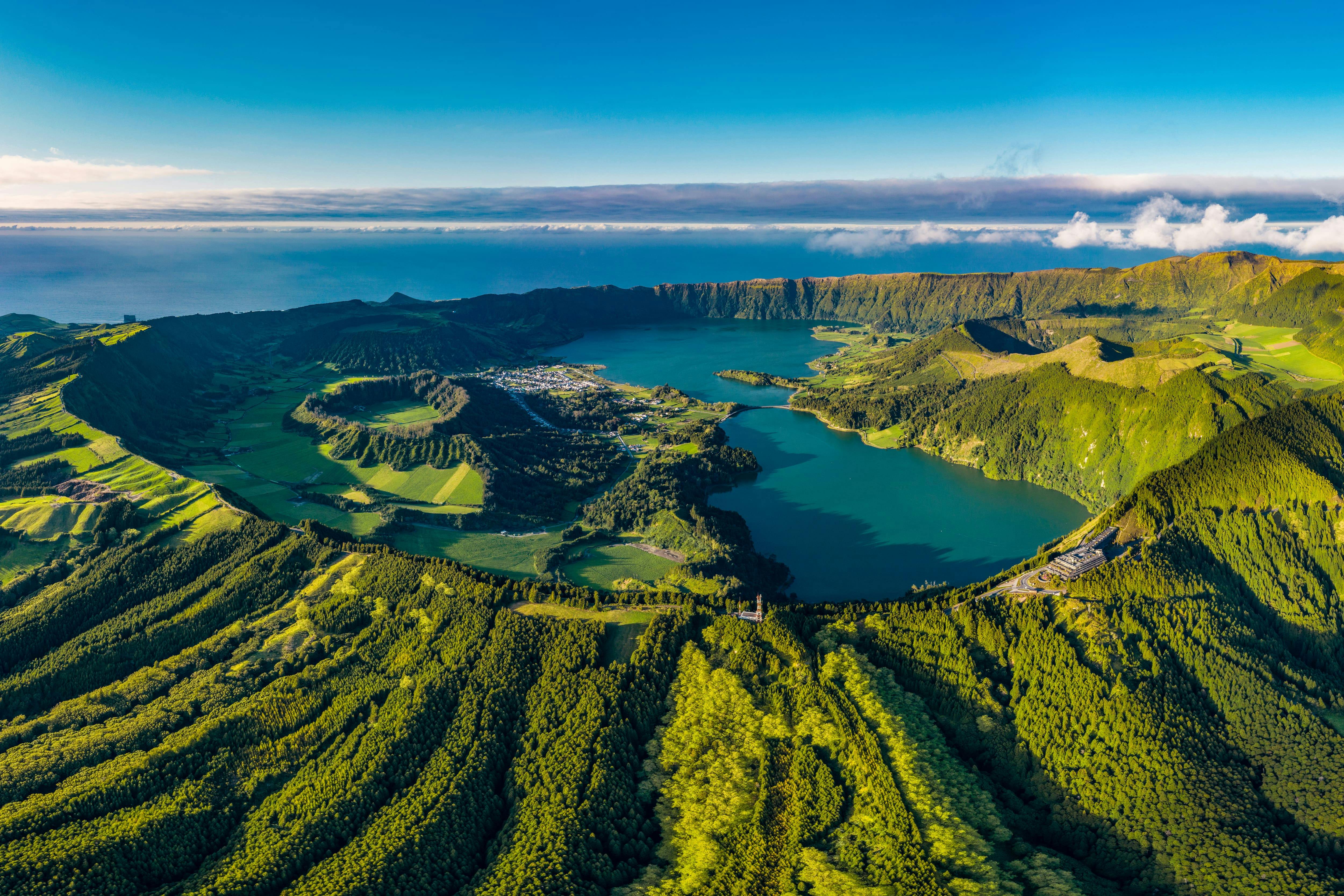 Tour en minivan por Sete Cidades con plantación de piñas