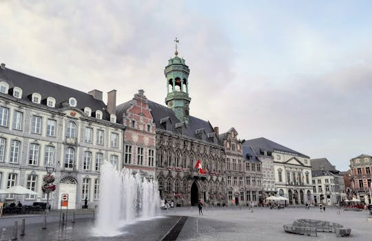 Family walking tour in Mons