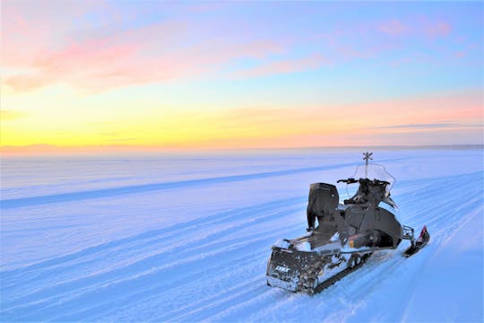 Safari in motoslitta di Levi al ristorante di ghiaccio e al castello di neve