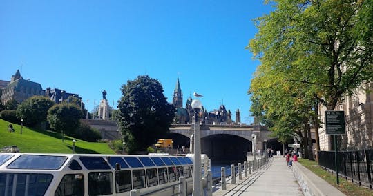 'Discover the Capitol' 2-day hop-on hop-off bus tour in Ottawa