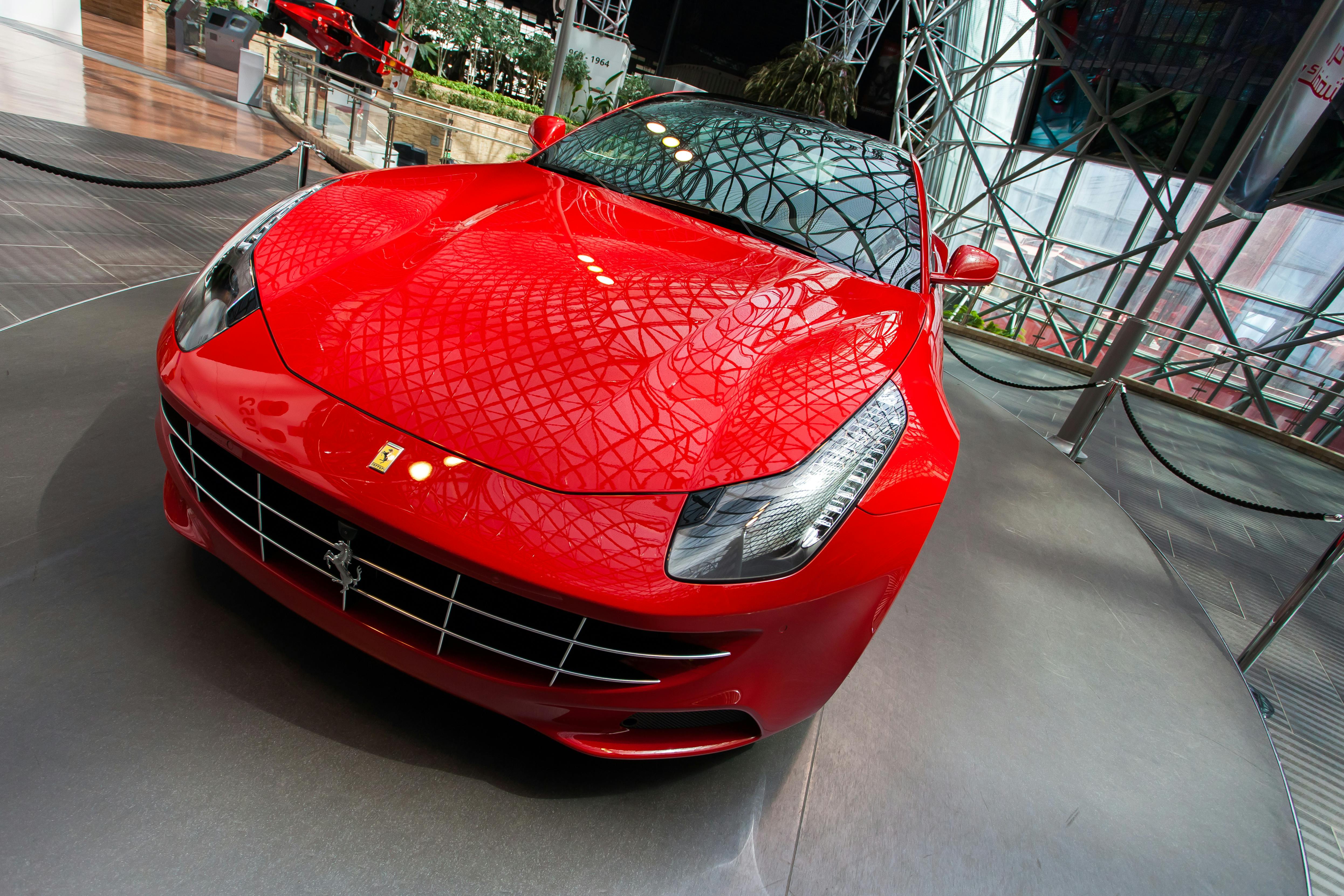 Ferrari World jazdy lub doświadczenie pasażera