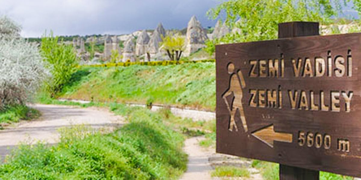 Tour storico a piedi di 3 ore dell'affascinante Zemi Valley