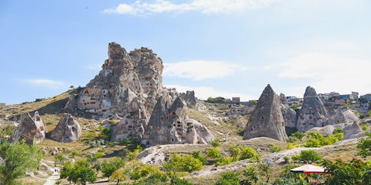 Visite de la vallée des pigeons, du château d'Uchisar et des maisons troglodytes locales en Cappadoce