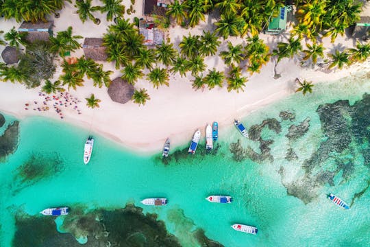 Crucero en velero por la laguna azul de Saona con club de playa