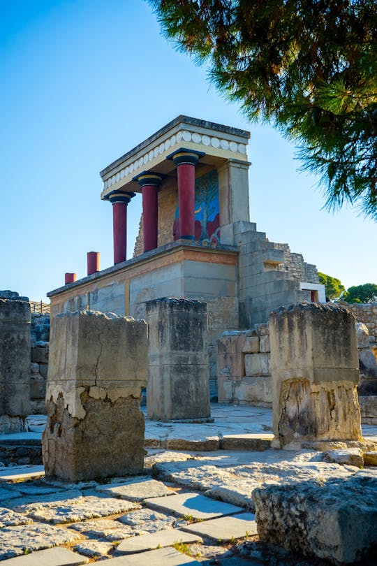 Highlights of Knossos ancient city and winery tour