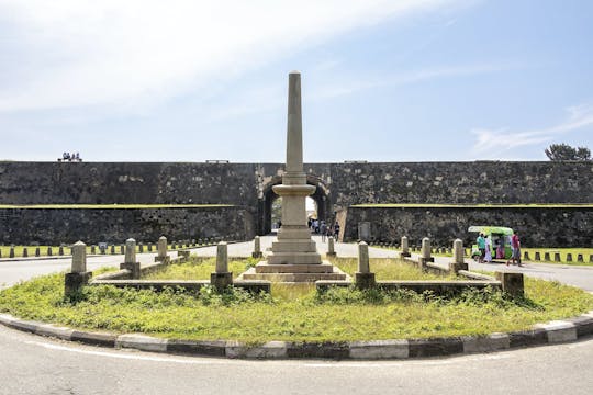 Galle with stilt fishing tour from Negombo