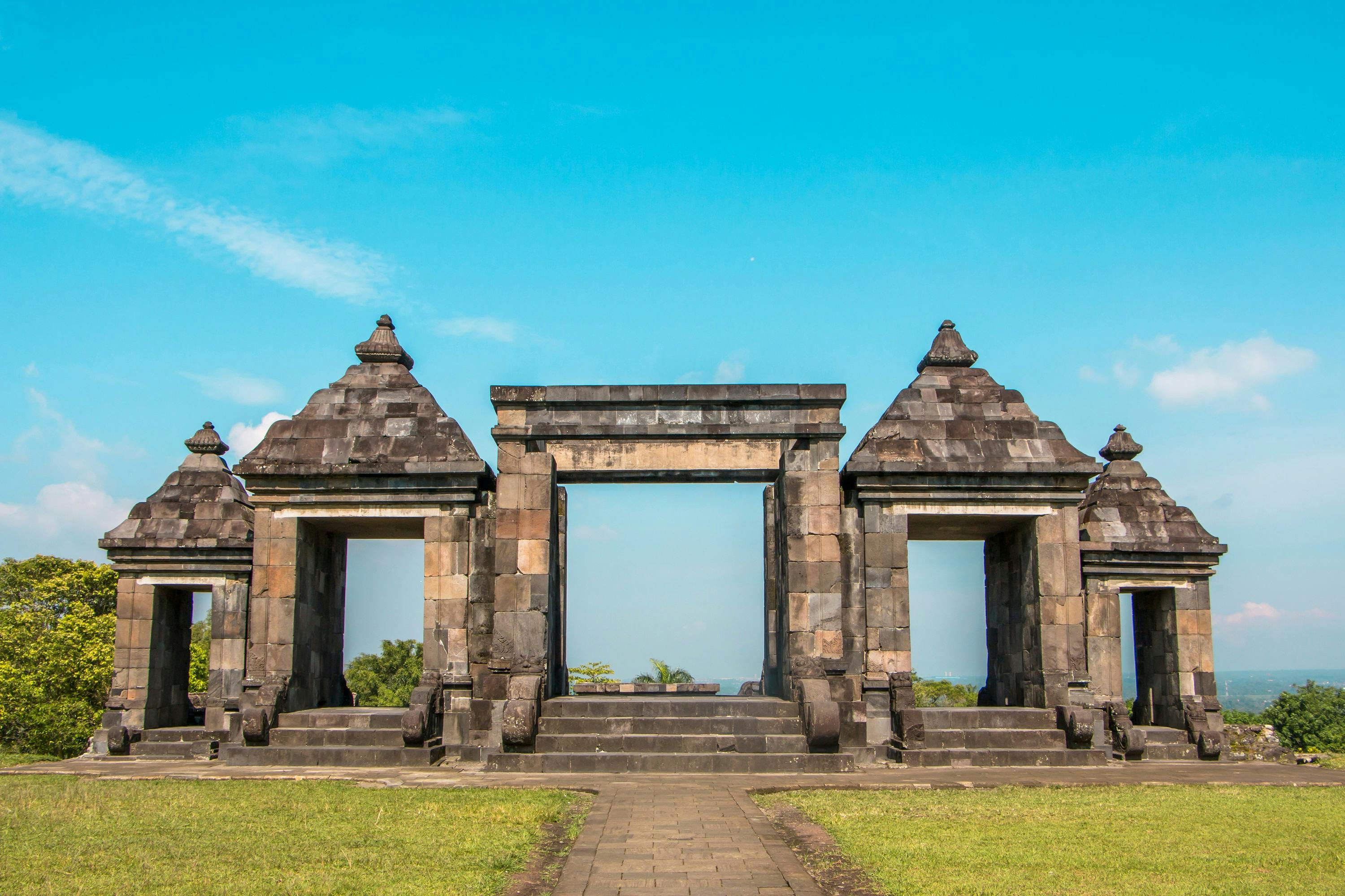 O hipnotizante ingresso do templo de Ratu Boko
