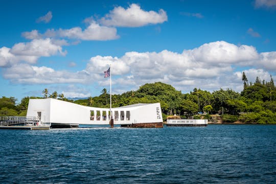 Tour of Pearl Harbor Visitor Center and Honolulu from Waikiki