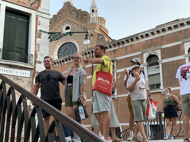 Evening street food and wine tour in Venice