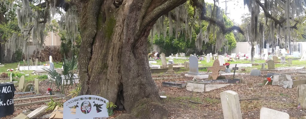 Guided spirits and spirits tour in New Orleans