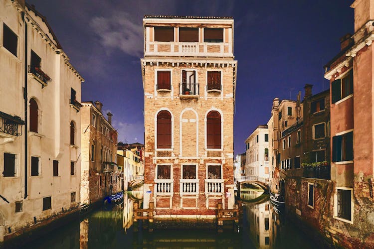 Ghosts and legends tour of Venice