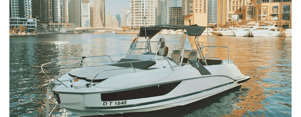 Giro in barca privato in mare di 2 o 3 ore a Dubai Marina