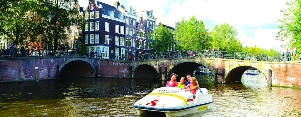 Прогулка на велосипедной лодке по каналам Амстердама