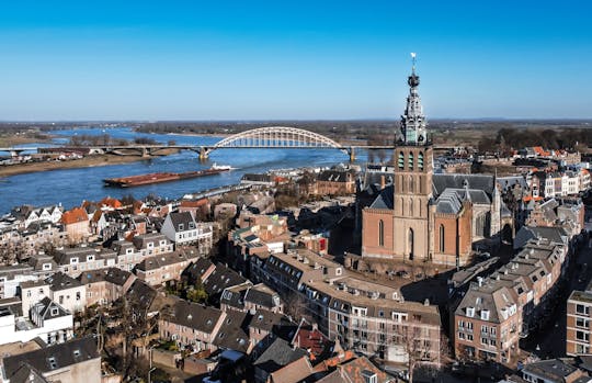 Zelfgeleide familiewandeling door Nijmegen